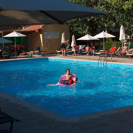 Kotzias 3* ピッソウリ