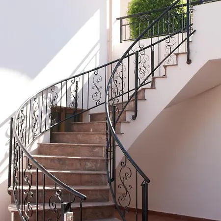 Kotzias アパートホテル ピッソウリ