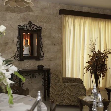 Kotzias アパートホテル