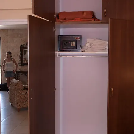 Kotzias アパートホテル